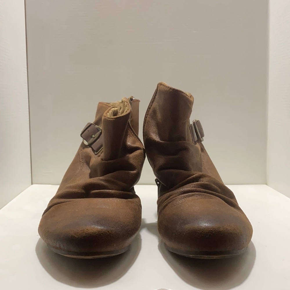 Baretraps booties size 7